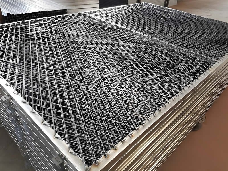 Diagonal square fence